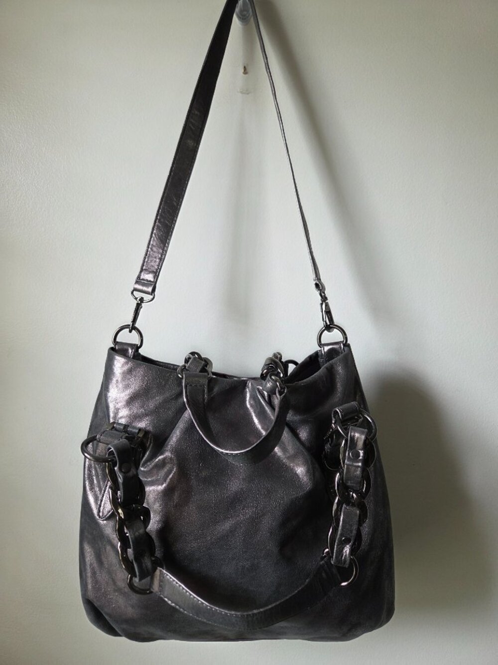 EUC LIKE NEW MICHAEL KORS GENUINE LEATHER GUN METAL CHUNKY CHAIN STRAP ROOMY BAG